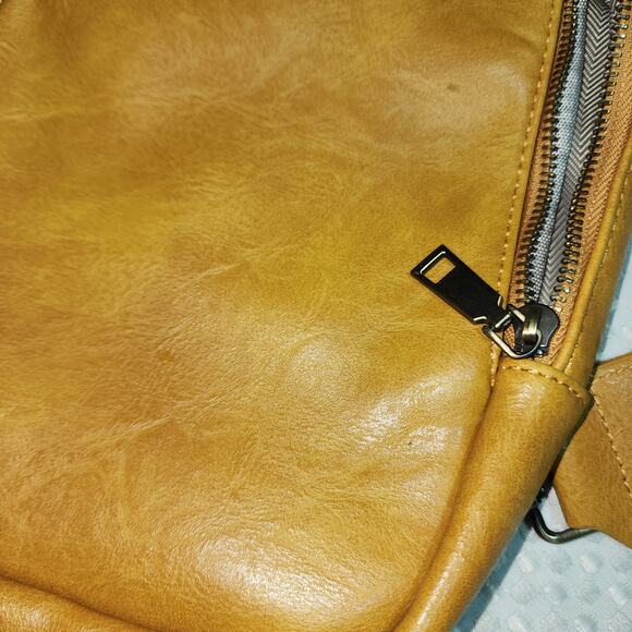 UNBRANDED EUC FAUX LEATHER CROSSBODY BAG  WELL MADE - Picture 2 of 8